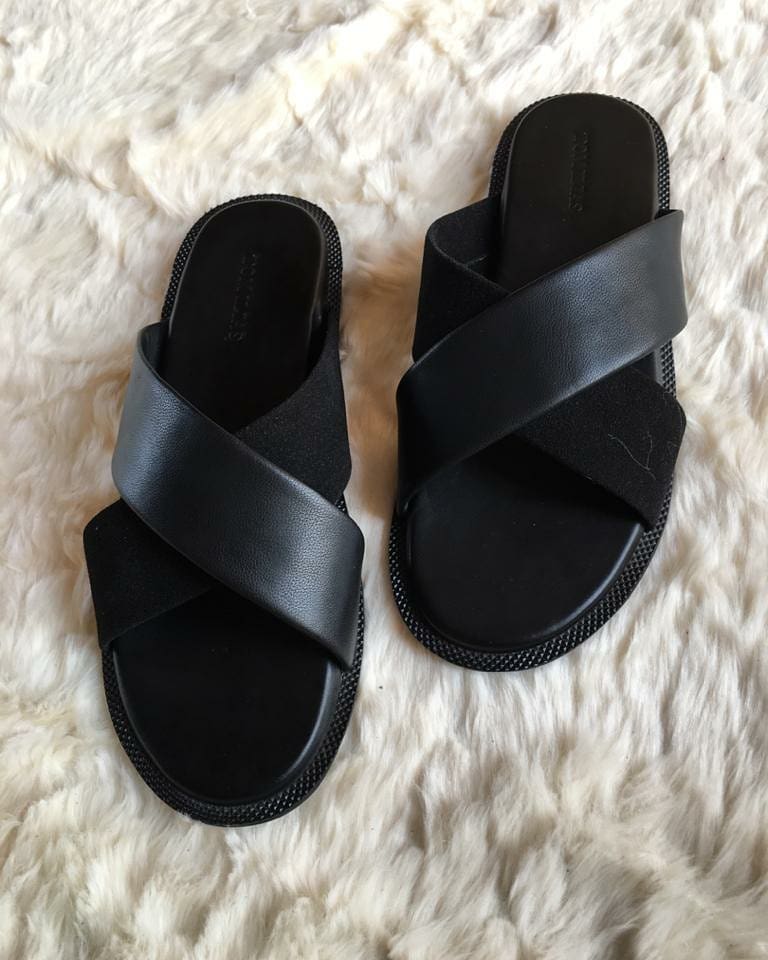 Haliludvm's tweet photo. Hello twitter pls do your thing I need 500 rwt to patronise my brother hustle. Classic and affordable shoe at your door step. Delivery is Nationwide. Price 4500 dm for more designs and sizes. https://t.co/EcAwcfkpFO
