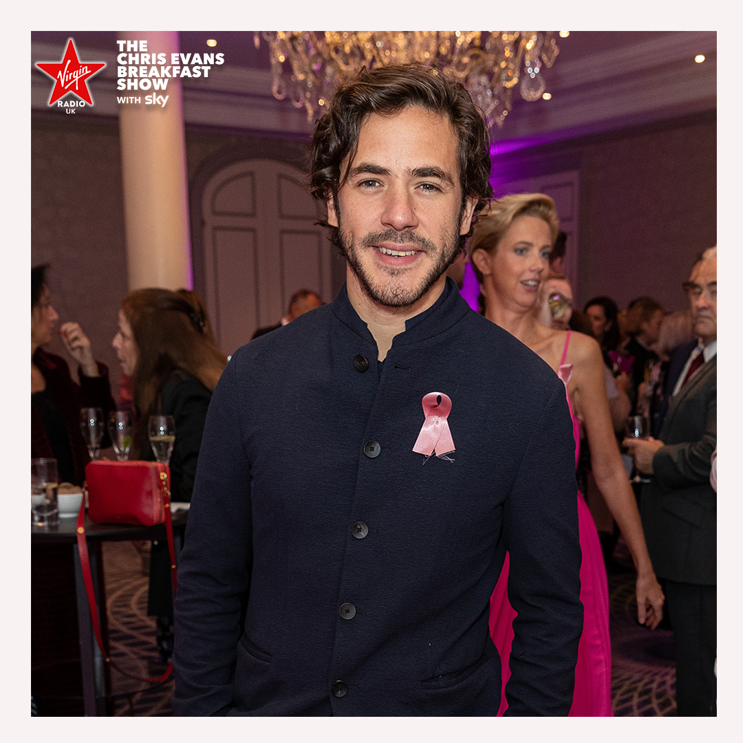 VirginRadioUK's tweet photo. Happy Friday!! 🥳

On the #ChrisEvansBreakfastShow with @skytv we have:

🎶 @sonicseagirls
📚 James Acaster
📺 @RachelShenton
🎤 @JackSavoretti 

#FridayMorning 
#FridayFeeling https://t.co/Mh0S0w6igH