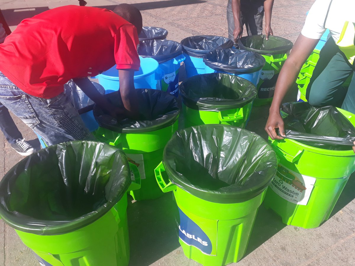 AyiccZim's tweet photo. All set and ready for #wasteseperation

#fridayCleanUp https://t.co/cmSFTF9IFI