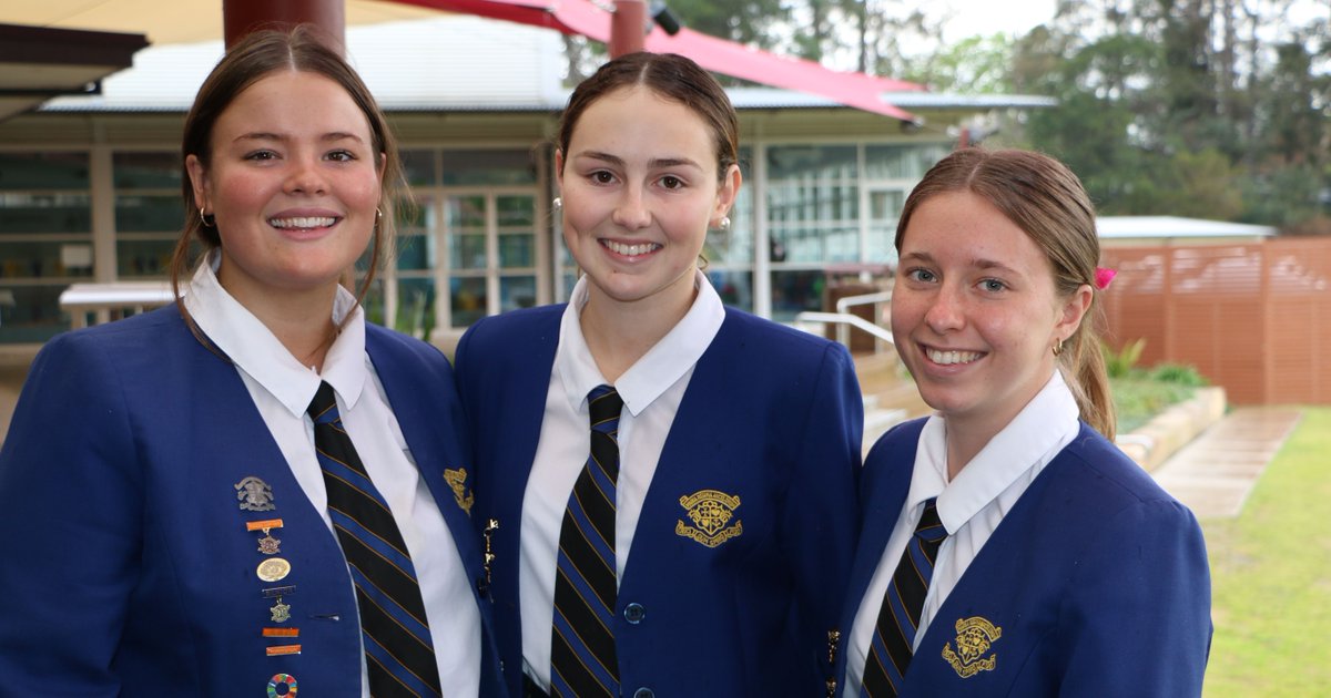 loretonh's tweet photo. "With hopeful and uplifting spirits, we ignite joy in the hearts of others." So begins the journey of our Year 11 students as leaders and women of felicity in our LN community. This afternoon saw Year 12 hand over to Year 11 in a special Leadership Ritual. #girlsbygirls https://t.co/1enHNJh7s9