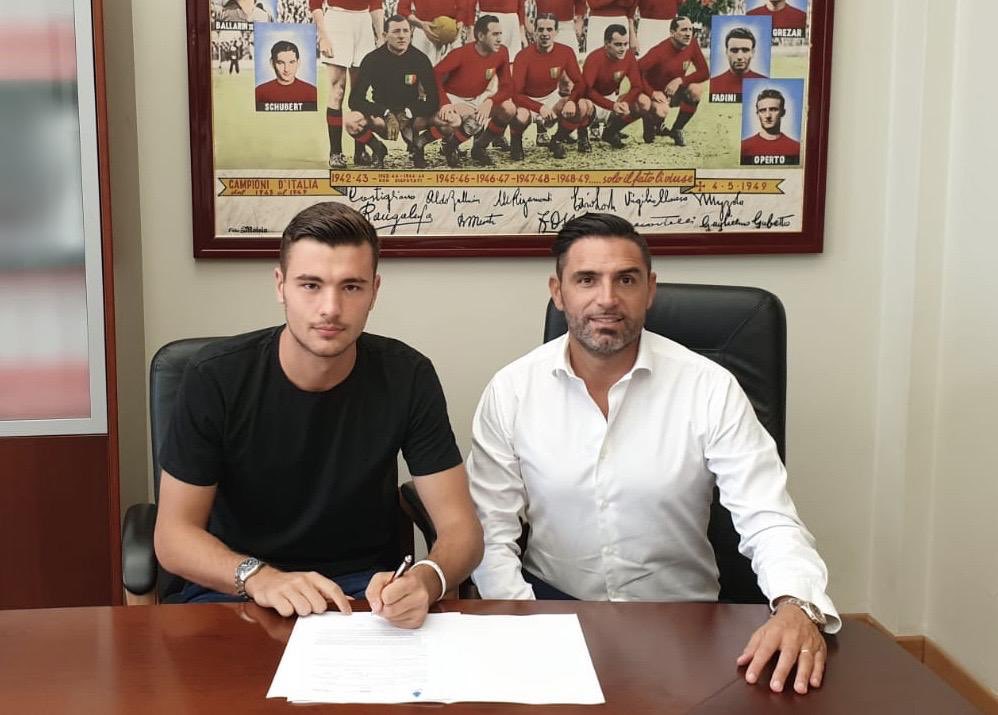 alebongio99's tweet photo. Nel Torino sono cresciuto come calciatore e come uomo e per me è davvero un orgoglio poter continuare a far parte di questa famiglia. #rinnovo #SFT ✍🏻✅ https://t.co/LV0FZIcgW2