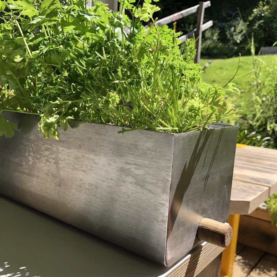Herbert The Herb Garden.
Now on our website for £256.00 beautifully made in Stainless Steel for all your condiments and herbs.
#herbgarden #kitchenstorage #herbgardenforyourkitchen #condimentscorner #kitchendesign #kitchenessentials #condiments #interiordesign #kitcheninterior