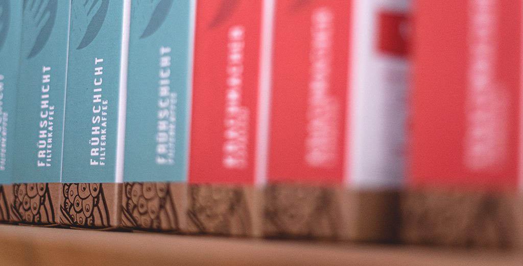 hallowachkaffee's tweet photo. ❤️Wir sind fast ausverkauft ❤️

Wer noch eine Packung Kaffee in unserem aktuellen Design abgreifen möchte, sollte sich beeilen!🙈 Gespannt wie unsere neue Verpackung aussehen wird? Auf Instagram gibts schon mehr dazu zu sehen.🚀 https://t.co/grV22OGRgD