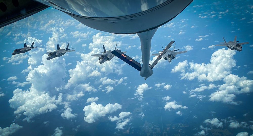 Voo de translado para o UK para participar do CSG21 (Foto: USAF).