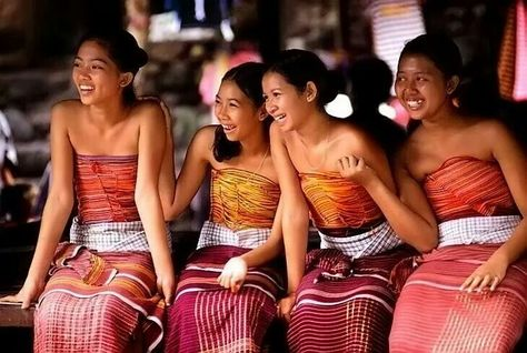 Девушки индонезии. Индонезийки балийки. Индонезийские женщины. Балийские женщины. Жители острова Бали.