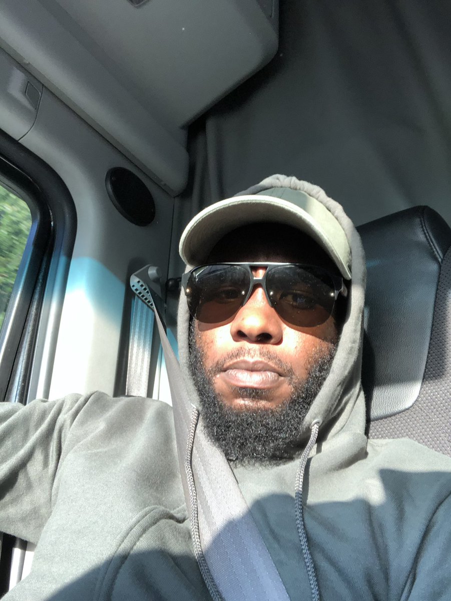 hellonheyyall's tweet photo. What’s going on Twitter I’m bored on dis road now https://t.co/PHg07P2Fhc