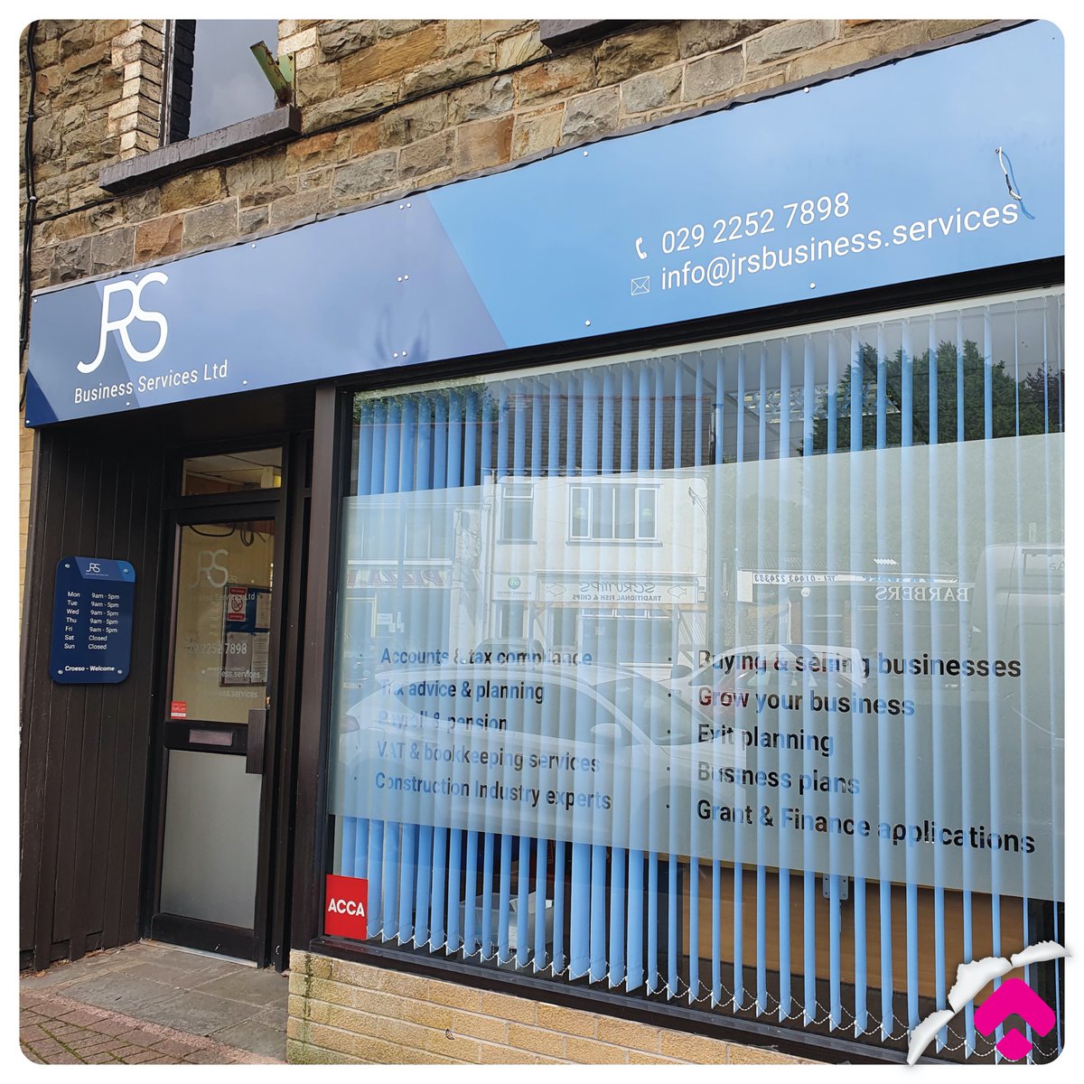 UprisePrint's tweet image. Some new office front signage for JRS Business Services - remembering how important your business looks before clients come in is essential to starting off well ✅
—
#shopfrontsigns #shopfrontsignage #signage #fridaymorning #installation #bespoke #branding #uprisesigns