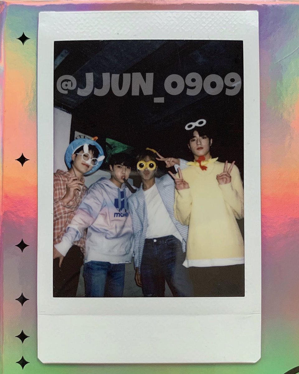 RUT0NIVERSE's tweet photo. twitter blueroom polaroid 🥺💛 https://t.co/efuoy7xbgJ