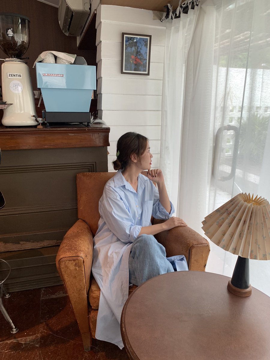 fashbeaut1's tweet photo. 'Blue Wild Space' ร้านรวมสารพัดของแต่งบ้านแนววินเทจ เราตกหลุมรักที่นี่มากรักทุกการจัดวาง เฟอร์ทุกชิ้นคือรู้เลยว่าตั้งใจเลือกมา โซนคาเฟ่ก้คือดี Salted Caramel อร่อยและหอมมาก!  📌 สุขุมวิท 36 ซ.นภาศัพท์ แยก 1 @CAFETELLER #รีวิวคาเฟ่ https://t.co/vOR5zpXDlI