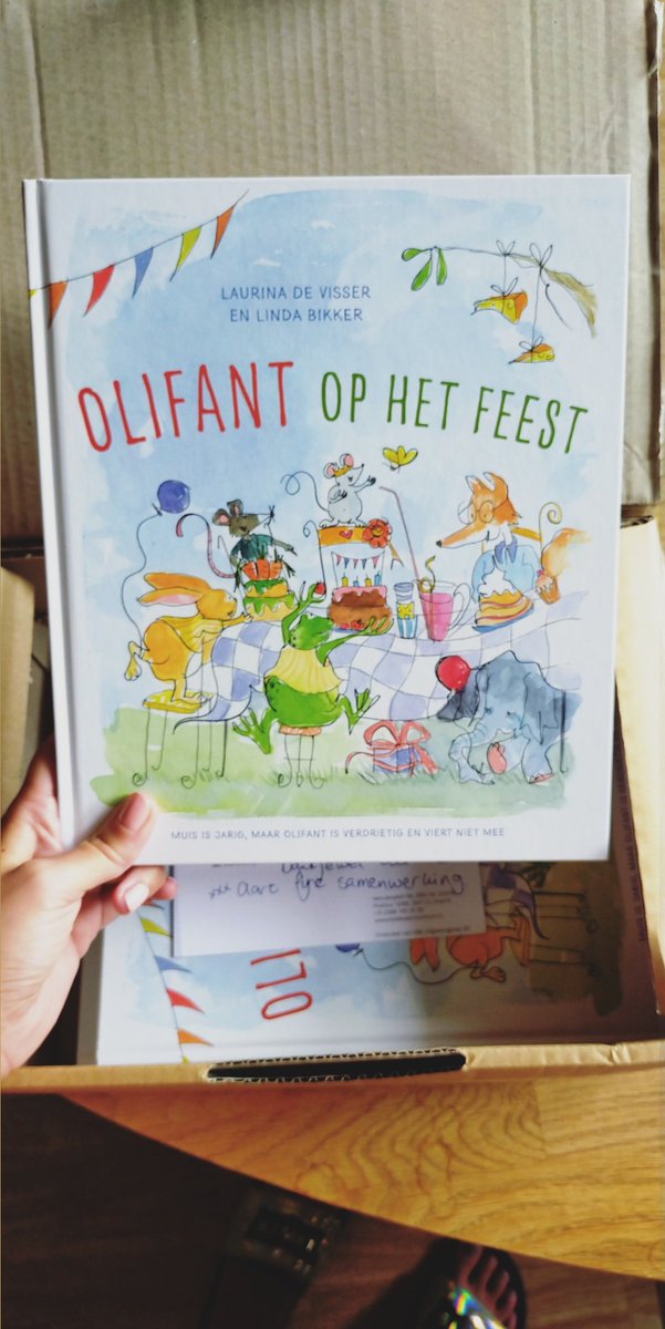 Whuuuutt. Wat hebben we hier? 
Héél naar voor jullie dat er nog even gewacht moet worden tot dinsdag. Het is het wachten wel waard, dat dan weer wel. 
.
.
.
#olifantophetfeest #auteur #omgaanmetverdriet #levenskunst
