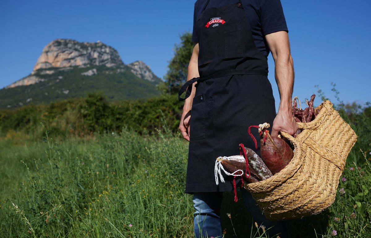 gourmet_lv's tweet photo. Et portem la tradició més autèntica dels embotits de muntanya. Des d'Organyà, als Pirineus, una selecció amb #Embotitsobach, el toc gourmet de la sobrassada amb mel de cúrcuma de @alemany1879 i per acompanyar mini xapates @Espiga_Blanca
Un plaer de muntanya, ara a casa teva! https://t.co/BHQGH24sSB