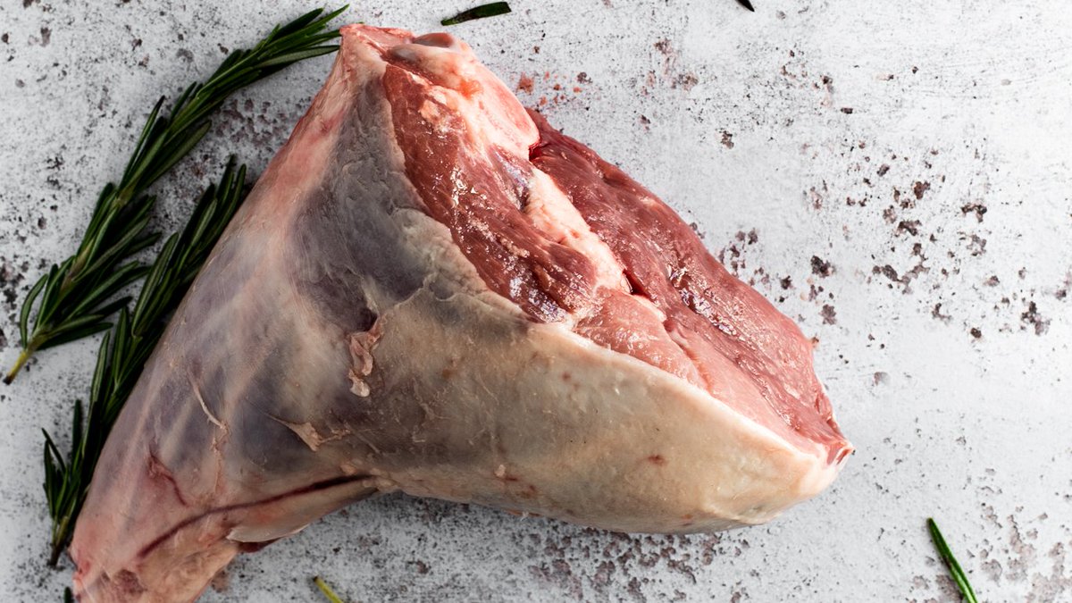 DysonFarming's tweet photo. Its @LoveLambWeek so why not order a box of Beeswax Dyson Lamb to be delivered direct to your door? 
Sign up for 10% off your first order:
https://t.co/1YuixRfb4s

#LoveLamb #RearedwithCare #welfare #environment https://t.co/w6Anlu4Pty