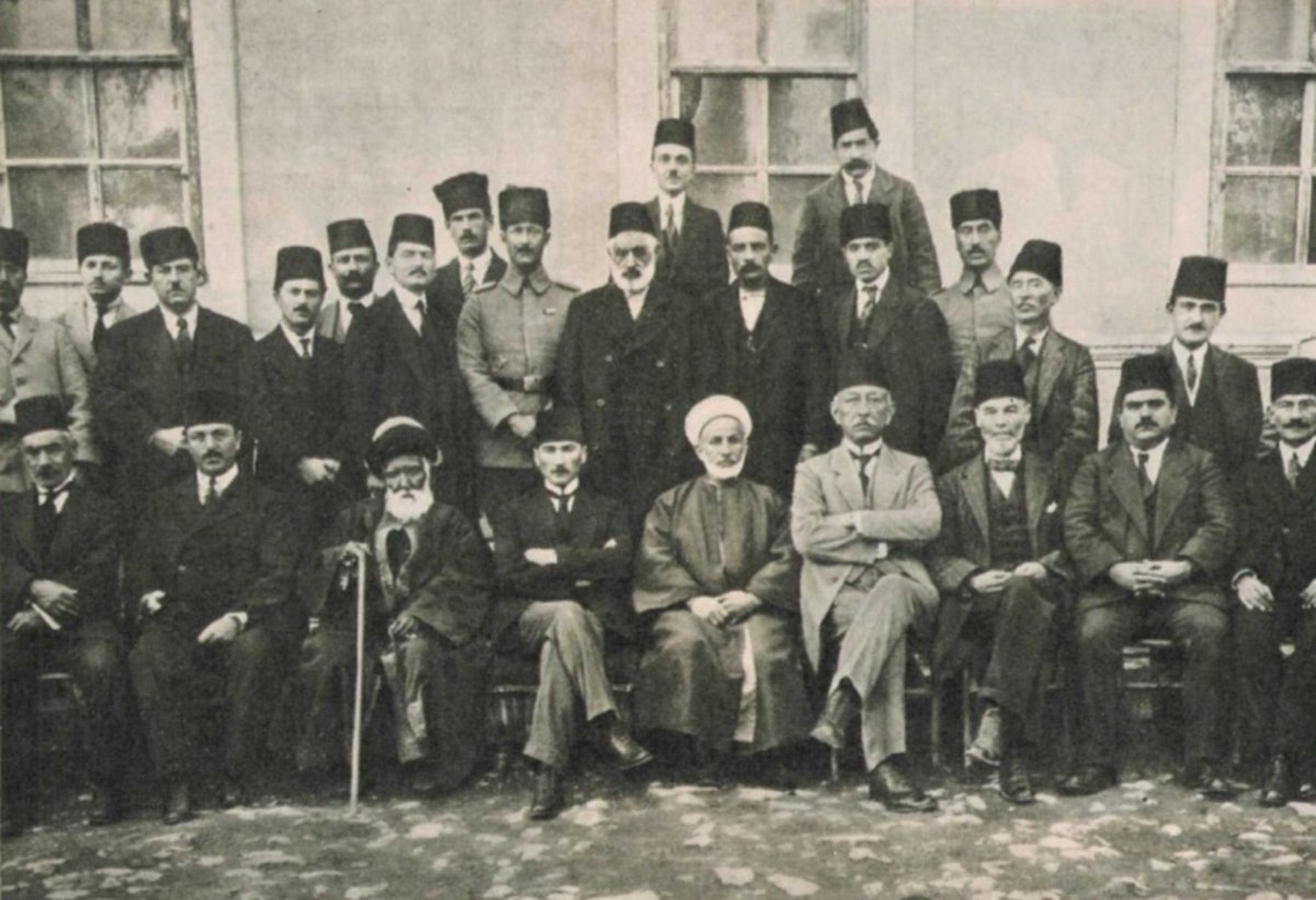 TurkcuPaylasim's tweet photo. 101 yıl önce bugün;

Manda ve himayenin reddedildiği, “Ya İstiklal Ya Ölüm” denilerek tam bağımsız Türkiye’nin temellerinin atıldığı Sivas Kongresi gerçekleşti.

#SivasKongresi101Yaşında https://t.co/7S8bbp5Yv2