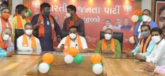 JDTHAKOR88's tweet photo. #Welcome_To_Patan_Banas
#Bjp_Gujarat
#President_CRPatil_Sir
#Welcome_To
#Patan_Visit_Today
#AlpeshThakor_Sir_With_CRPatil_Sir
#CRPaatil
@Alpesh_Thakor
@Thakor_Sena
@Bjp_Patan
@Bjp_Gujarat
@Bjp_Banaskatha
@VtvGujarati
@tv9gujarati
#J_D
Gkts Pardesh Midia Convinar https://t.co/9O2DowX8hg
