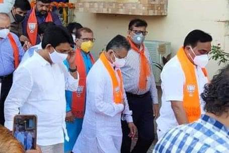 JDTHAKOR88's tweet photo. #Welcome_To_Patan_Banas
#Bjp_Gujarat
#President_CRPatil_Sir
#Welcome_To
#Patan_Visit_Today
#AlpeshThakor_Sir_With_CRPatil_Sir
#CRPaatil
@Alpesh_Thakor
@Thakor_Sena
@Bjp_Patan
@Bjp_Gujarat
@Bjp_Banaskatha
@VtvGujarati
@tv9gujarati
#J_D
Gkts Pardesh Midia Convinar https://t.co/9O2DowX8hg