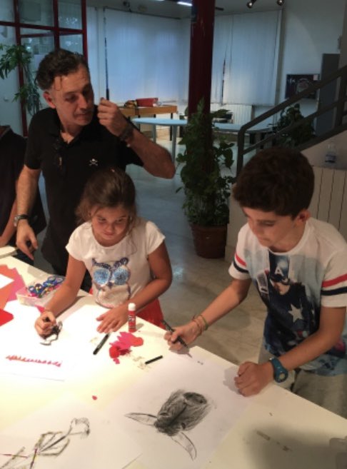 Estos días los recuerdos de las vivencias de nuestra #FeriaTaurinadelArroz nos invaden. Intentaremos llevarlo y recordar fotos como esta #Masterclass de dibujo #Taurino para niños en la Feria de #Calasparra . Gracias <a href="/nicolasdemaya/">Nicolasdemaya</a> por tu afición y tu compromiso por la fiesta.
