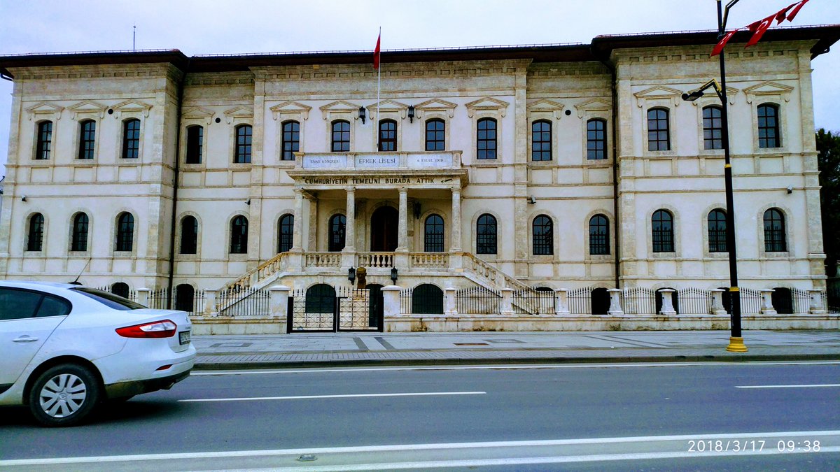 Cumhuriyetin temellerinin atıldığı, Sivas Kongresinin yapıldığı tarihi bina. Günümüzde Sivas Erkek Lisesi 🇹🇷🇹🇷🇹🇷

#sivaskongresi101yasında
#yaistiklalyaölüm

#kendiobjektifim