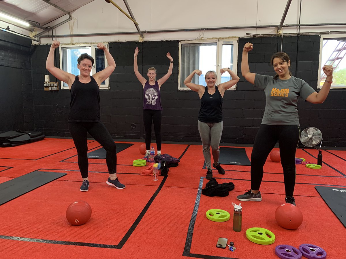 elsbelles_fit's tweet photo. Happy Friday!💪🏻
▫️
One thing I love about teaching fitness classes is how the whole group helps to motivate each other to push themselves harder, even when energy levels are low!
▫️
Never a dull class and we’re always there to help push each other 🏋🏼‍♀️
▫️
#workout #fullbodyworkout https://t.co/eVWpa73LZb