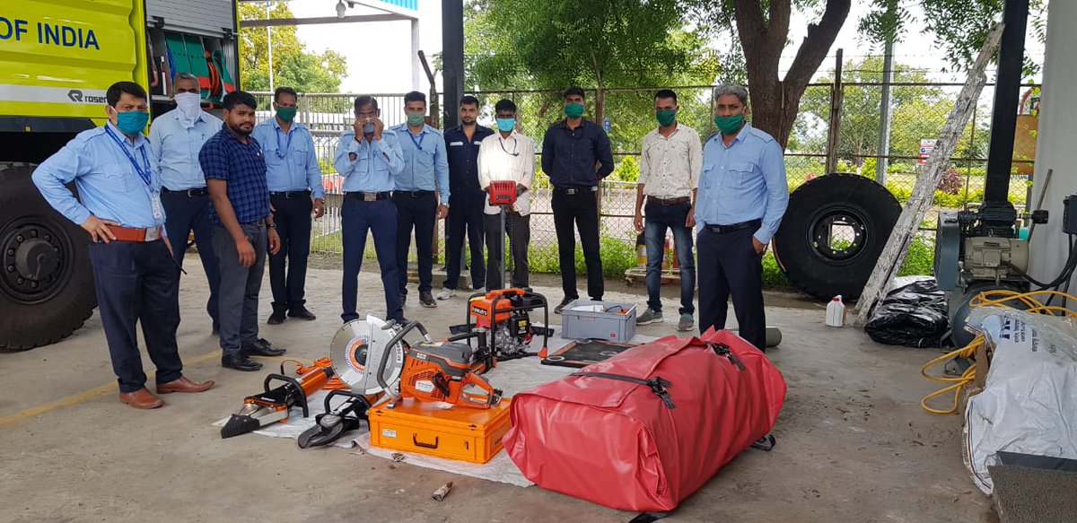 aaikolhaairport's tweet photo. #सुरक्षासहितजलदसेवा
@KolhapurAirport's #FireFightingTeam (#Cat-V) on duty 24x7 equipped with world class ACFTs,Ambulance,MCP & various other #Modern_Resources of #Advanved_Technology for handling all kinds of Medical emergencies, accidents & incidents etc
#SafeAirport
@aairedwr https://t.co/YKA19KxFxQ