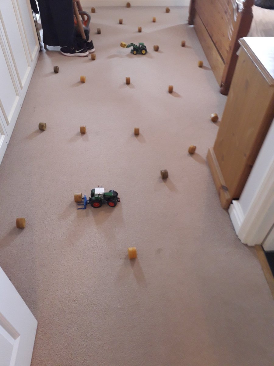 AdviserSPS's tweet photo. And the most dangerous stage of baling #noropes #squareandround #carpetfarming https://t.co/StwKUGvGiJ