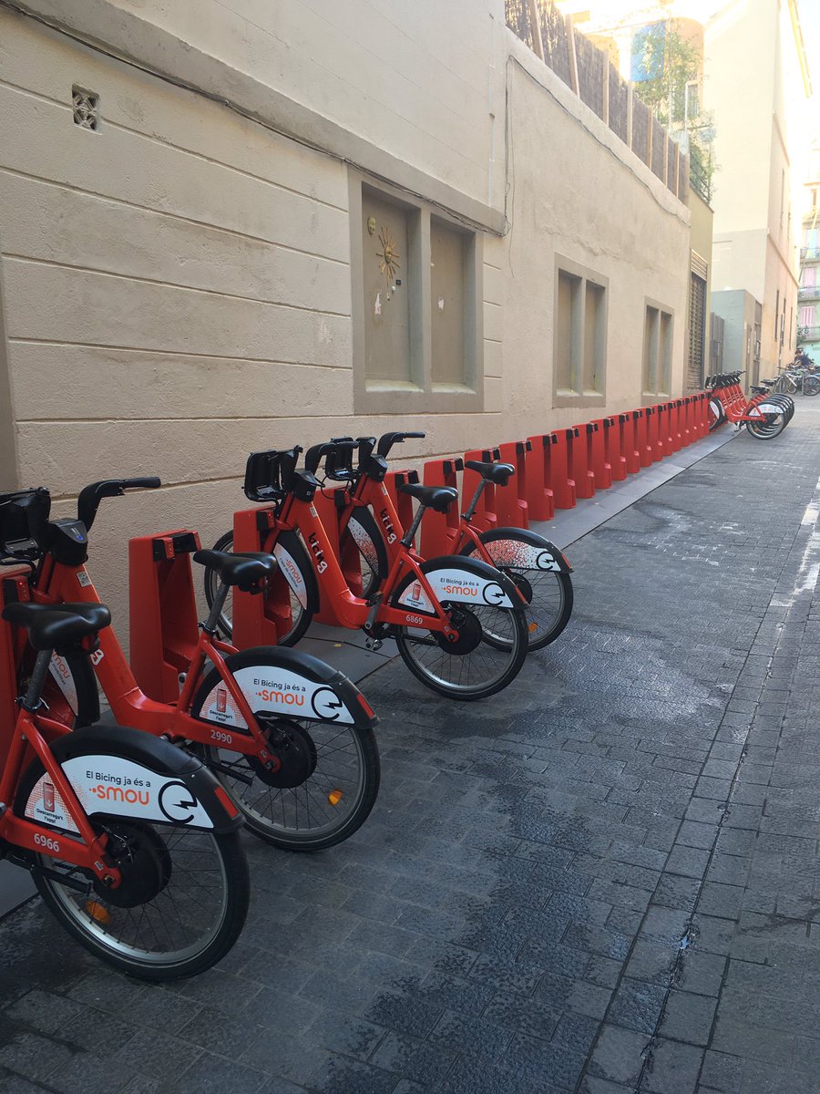 marta_ribs's tweet photo. 9 bicicletes a l’estació 222 i no funciona ni una. Què està passant?? Aquesta es una imatge massa habitual darrerament @bicing @bcn_ajuntament https://t.co/STLHvnbq48