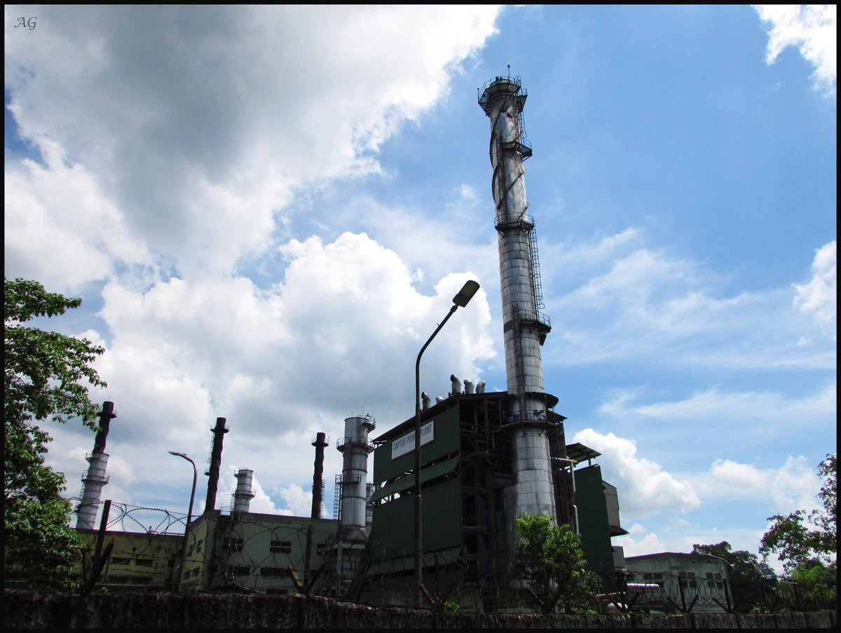PantryCar's tweet photo. Digboi oil refinery, Asia’s first oil refinery and the oldest refinery still in operation!
Birthplace of Oil production in India!
4-SEP-2014
#Digboi #Asaam #OilRefinery #Historic #Tinsukia #Throwback #IndianOil #AssamOil @IndianOilcl #canonphotography #History https://t.co/cfdwtz5YQQ