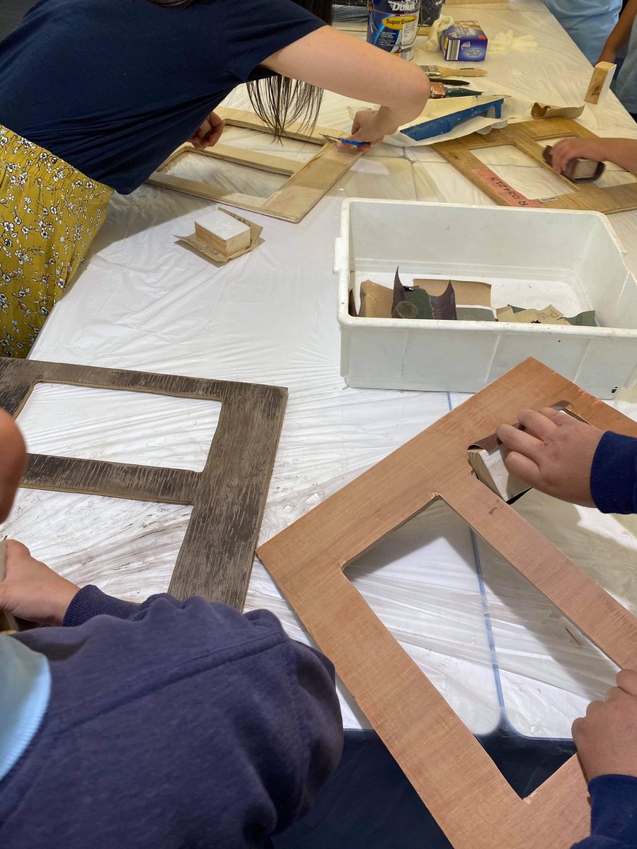AllisonRainbow's tweet photo. Sanding, painting, screw-driving...the students of 3/6R and K/6S are doing all of it to build our little street libraries. They are change makers! Helping us to recycle and develop our whole school reading culture at the same time @LidcombePS https://t.co/pawy78Nsth