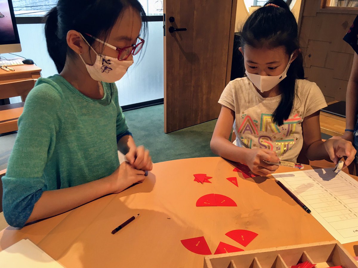 MSTokyoWillow's tweet photo. Working together on fraction equivalence #mstelementary #mstmath https://t.co/YOO9Ifsgx4