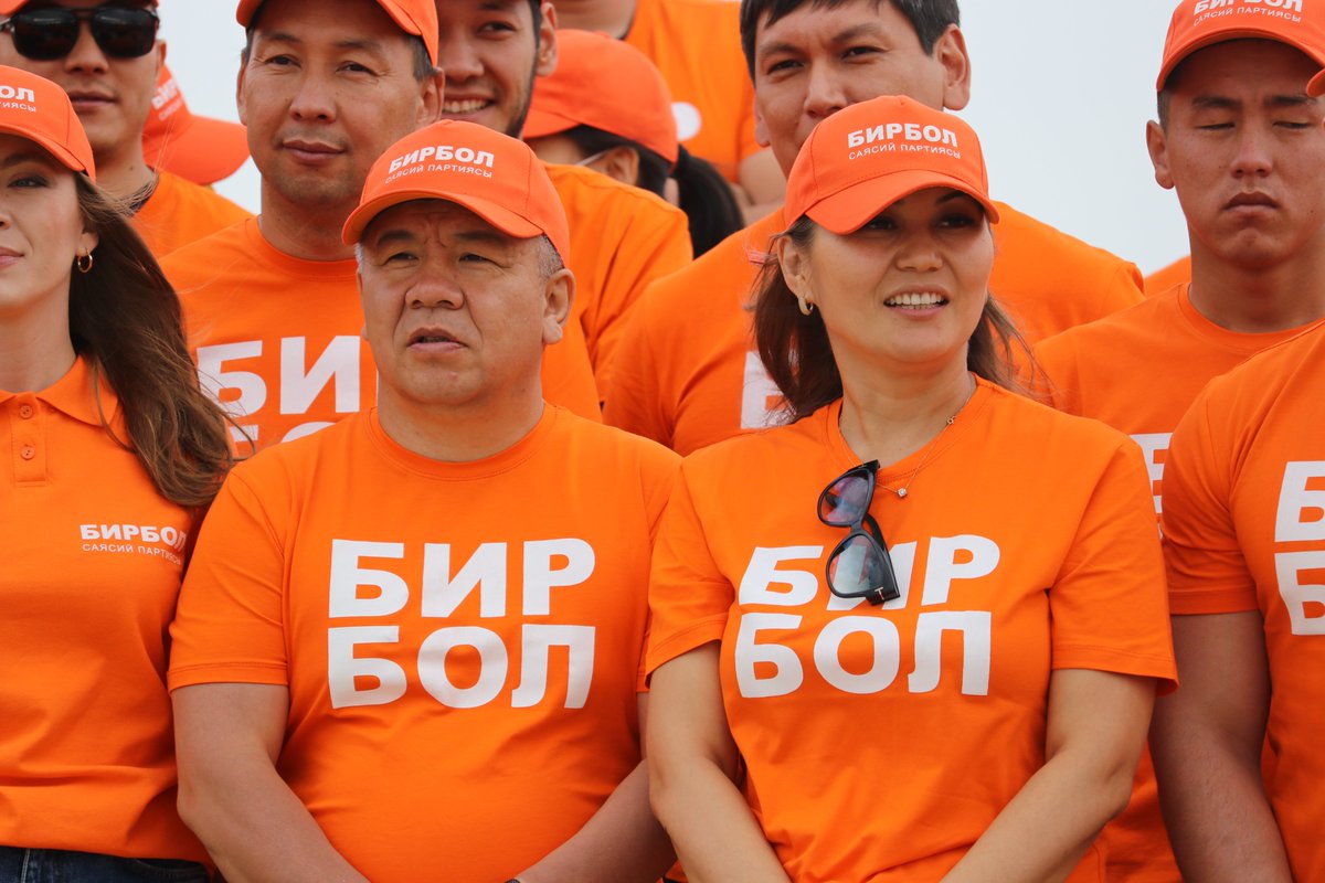USB здесь 3.0

@snmomun <a href="/Zarinach/">Zarina Chekirbaeva</a> <a href="/RuslanAkmatbek/">Ruslan Akmatbek</a> <a href="/shykmamatov/">Алмамбет Шыкмаматов</a>