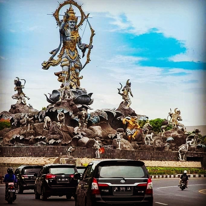 FOLLOW_ART_22's tweet photo. The Titi Banda Statue. Travel updates @FOLLOW_ART_22
#adityarisingtour #holidays #bali #baliphotographer #travelbali #lovelife #ram #sita #ramayana #honeymoondestination #explorebali #balinese #vacation #lovetraveling #lovebali #amazingbali #kintamani #ubud #indiantraveller https://t.co/YbtayOiJ4G