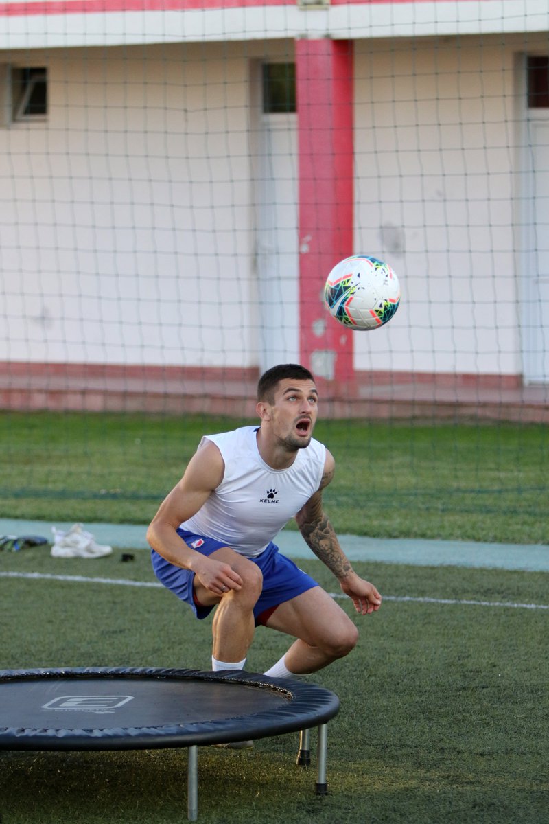 FKVojvodina1914's tweet photo. Redovno zagrevanje pre treninga!😁👌⚽️ #fkvojvodina #gemovic #djuric #vukadinovic #vuklis https://t.co/6IzP479HGl
