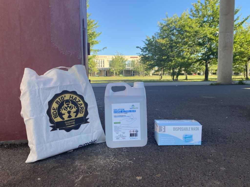 BDEBioHazard's tweet photo. Livraison de matériel sanitaire ! 👌🏻 
Venez nous voir en stand aujourd’hui toute la journée 👋🏻 #rentree #clermontferrand @UCAuvergne @La_FEDEA https://t.co/SL6j76NnKk