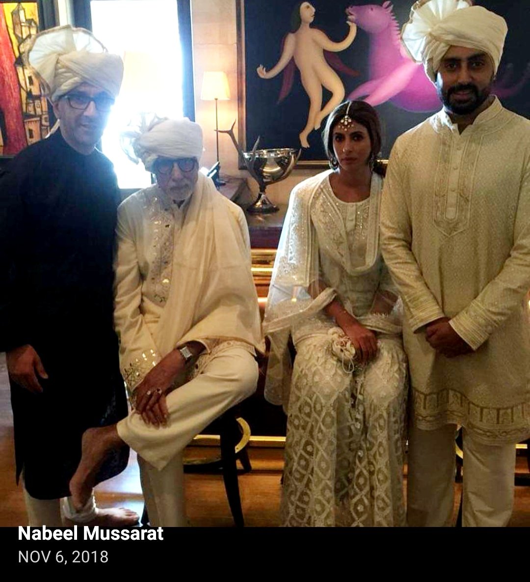 Shri Amitabh Bachchan and family with British based Pakistani business brothers Aneel Mussarat & Nabeel Mussarat.Mussarat brothers have close connection with Pak Army, ISI & Imran Khan.  @SrBachchan Sir you really disappointed Indians. How can you enjoy with our enemies?
