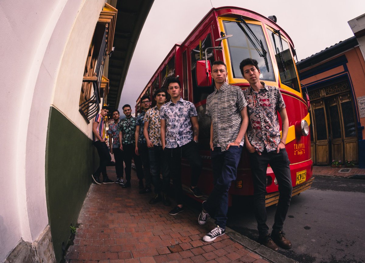 LaCrestaEnLaOla's tweet photo. Sweet Bacatá renueva la música latina con su EP ‘Reconexión’: La banda colombiana, Sweet Bacatá, que se pasea por los sonidos del Reggae, Soul, Jazz, Pop, Ska y Salsa se está convirtiendo en la nueva promesa musical activa de Colombia […] La entrada… https://t.co/apnVnFaQlw https://t.co/EPt5IcZqjw