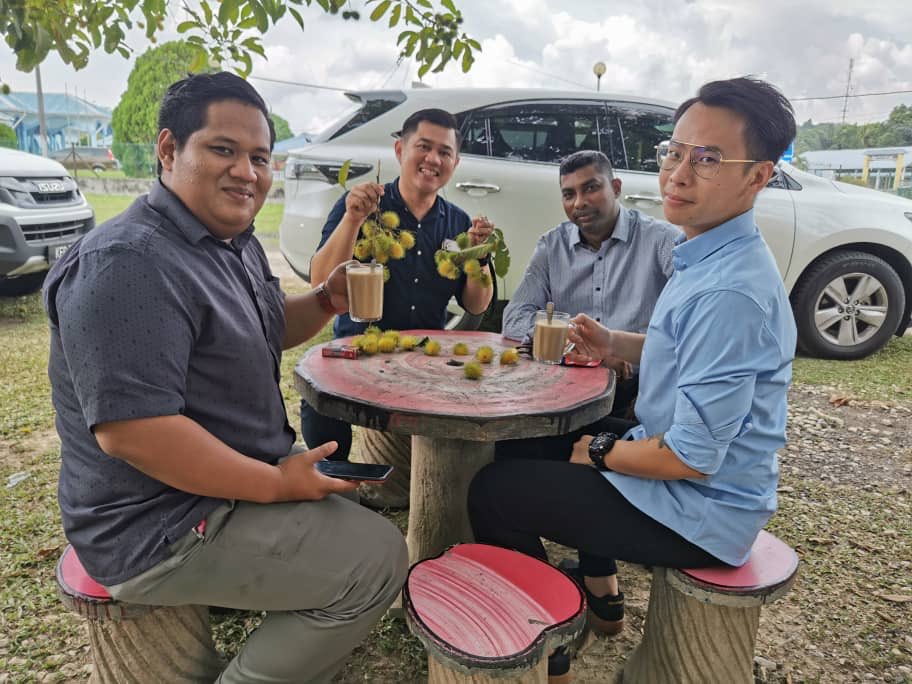 august_teh's tweet photo. Hah Rambutan https://t.co/26nWfYesBs