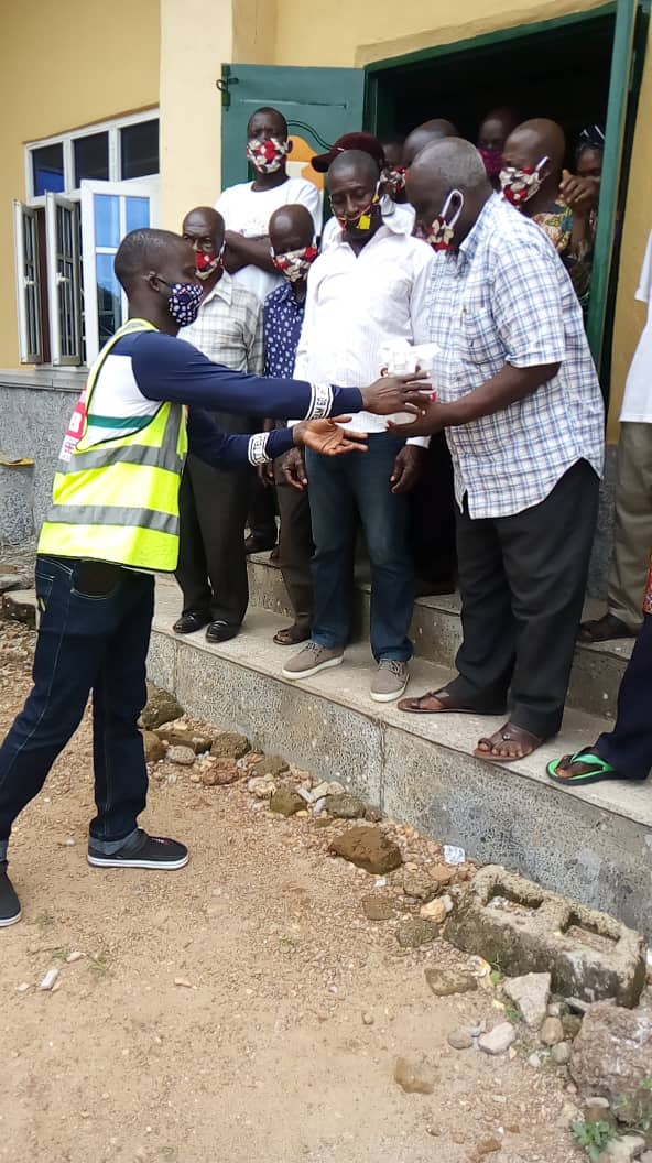 LinksNig's tweet photo. CLHEI take #C19NALPER #Covid_19 sensitization to Vandeikya where a crusade was ongoing with Rev. For. Hycinth Alia. Face masks and hand sanitizers we're also donated with support from @CAID_Nigeria and @UKaid. https://t.co/nlqxJnIo2S