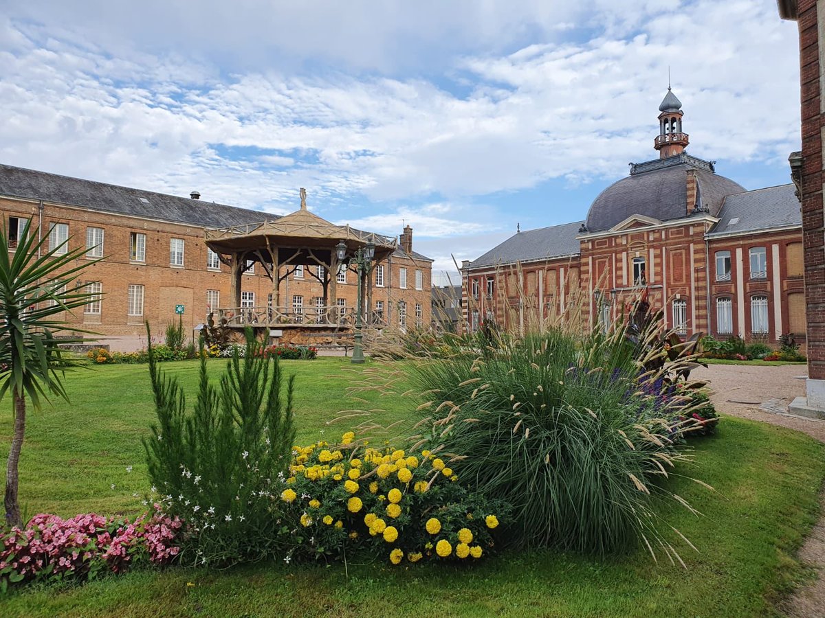 caissedesdepots's tweet photo. La #TeamCDC menée par @Eric_R_Lombard est en déplacement à @villedelouviers pour le lancement de l’#APP «Réinventons nos Cœurs de ville» => La @caissedesdepots soutient la Ville pour "transformer ses potentiels en richesse"
📸 par Francois-Xavier Priollaud, le maire https://t.co/Uj5qet43Vp