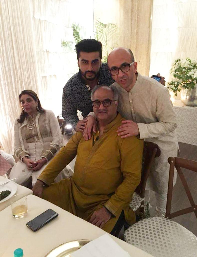 See this Anil Kapoor n family dining n enjoying with Pakistan ISI. @erbmjha  @ThePlacardGuy  @theanuragkts  @AshishJaggi_1
