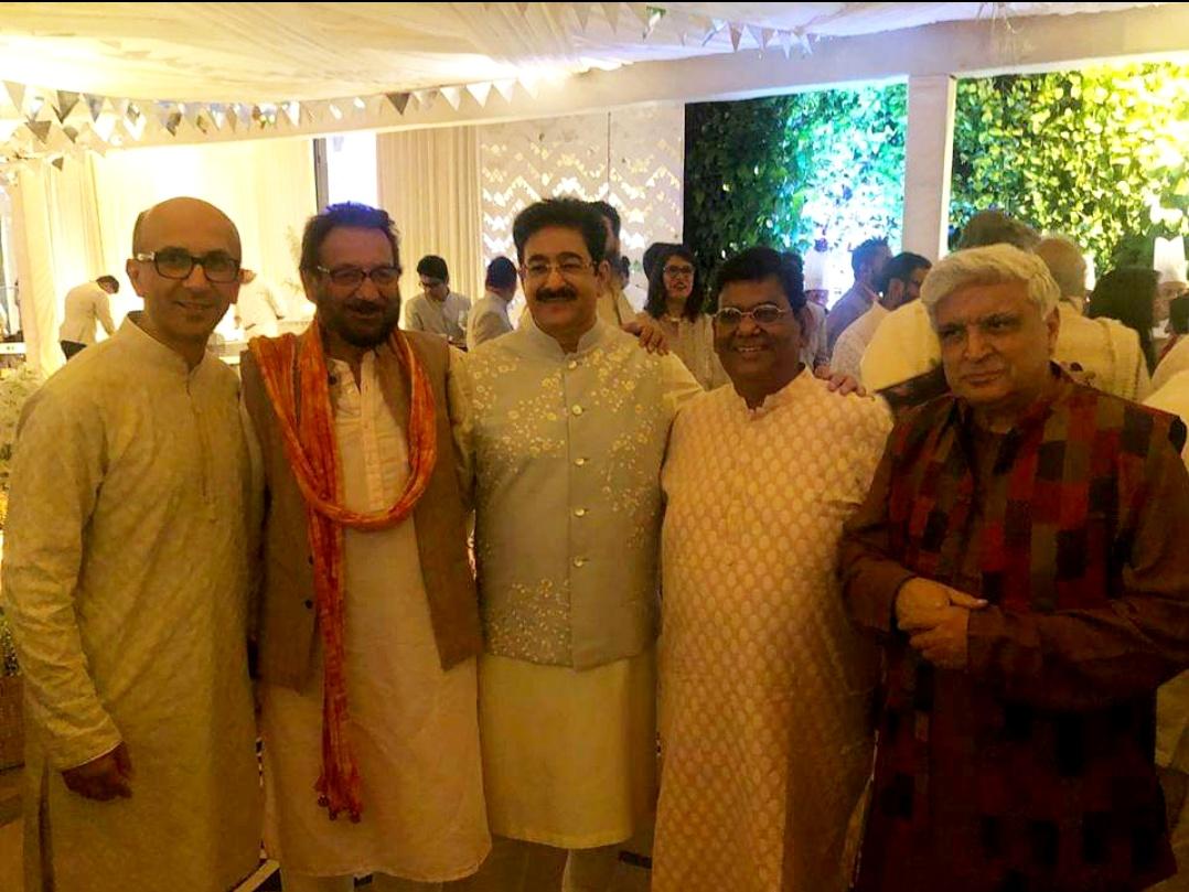 There was a big Terrorist attack in Mumbai, so many of our people got killed.Our Jawans risk their lives at border to save our country but these Bollywood stars have no shame in attending weddings of Pakistani people. @abhijitmajumder  @Aabhas24  @mssirsa  @SureshNakhua