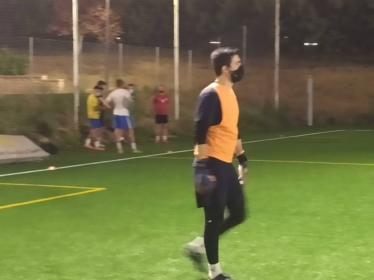 Primer entrenamiento superado, buena actitud de los jugadores... Y satisfacción del cuerpo técnico.

Hoy día de descanso, y a coger fuerzas para ponerse en forma cuanto antes...