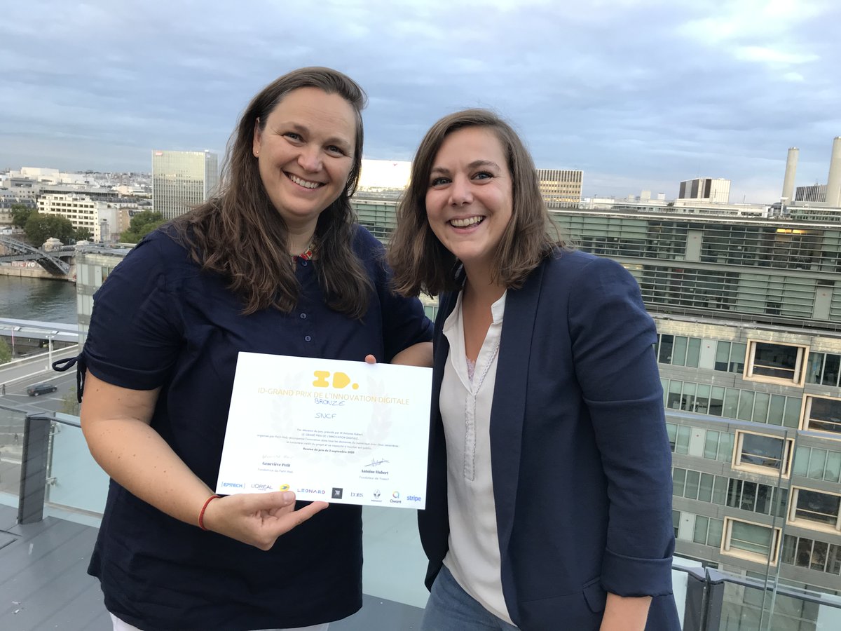 Gaelle_SNCF's tweet photo. @WoronoffC @SNCF @lonsdaledesign @petit_web @MSavinas @valerieSEGUY Photo souvenir sur la terrasse de @lemondefr : @SNCF_Recrute avec @lonsdaledesign #GrandPrixInnovation #Recrutement #Job4You #MarqueEmployeur #Digital #MarketingRH https://t.co/CGB5Fw28L7