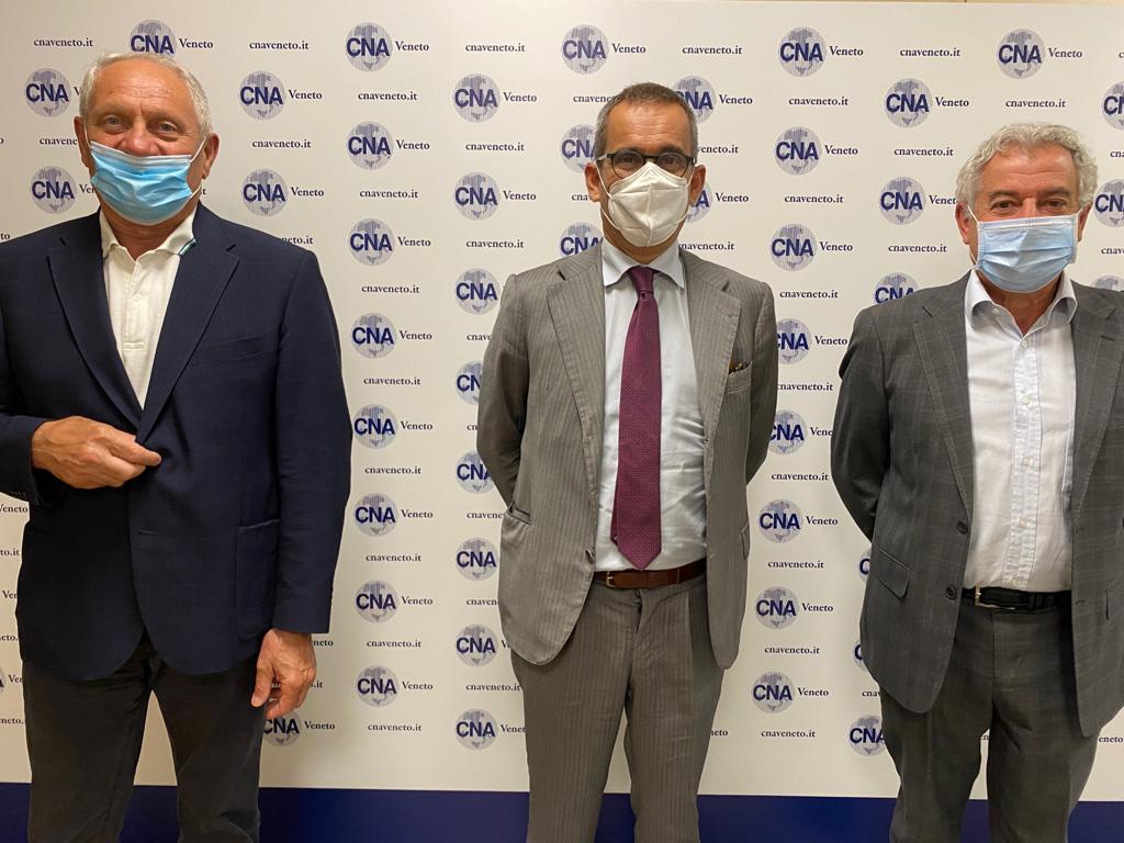 Il sottosegretario <a href="/GPManzella/">Gian Paolo Manzella</a> incontra i rappresentanti di <a href="/cnaveneto/">CNA Veneto</a> e <a href="/CnaVenezia/">CnaProvinciaVenezia</a>. Ruolo dei confidi, infrastrutture digitali e materiali, giovani e formazione al centro del confronto. Servono politiche specifiche per le #pmi. 
#CNA #CNAVeneto #CNAComunicazione