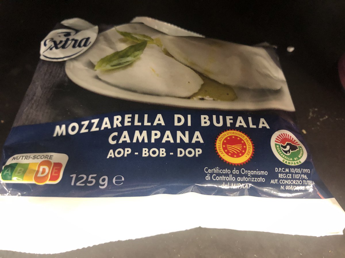 frenchdeano's tweet photo. @CarrefourSAV @CarrefourFrance Mozzarella « numéro 1 » -> nutriscore D https://t.co/hu5CrtmRa1