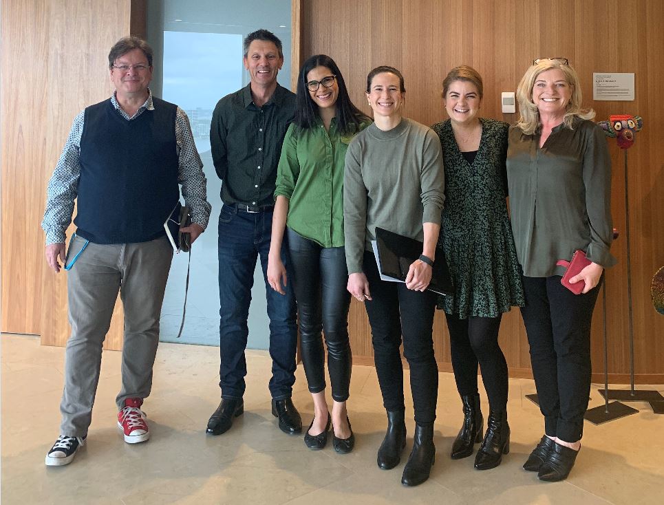 julia_fanali's tweet photo. When everyone turns up to a meeting wearing green #greenteam https://t.co/G19jgjwxzY
