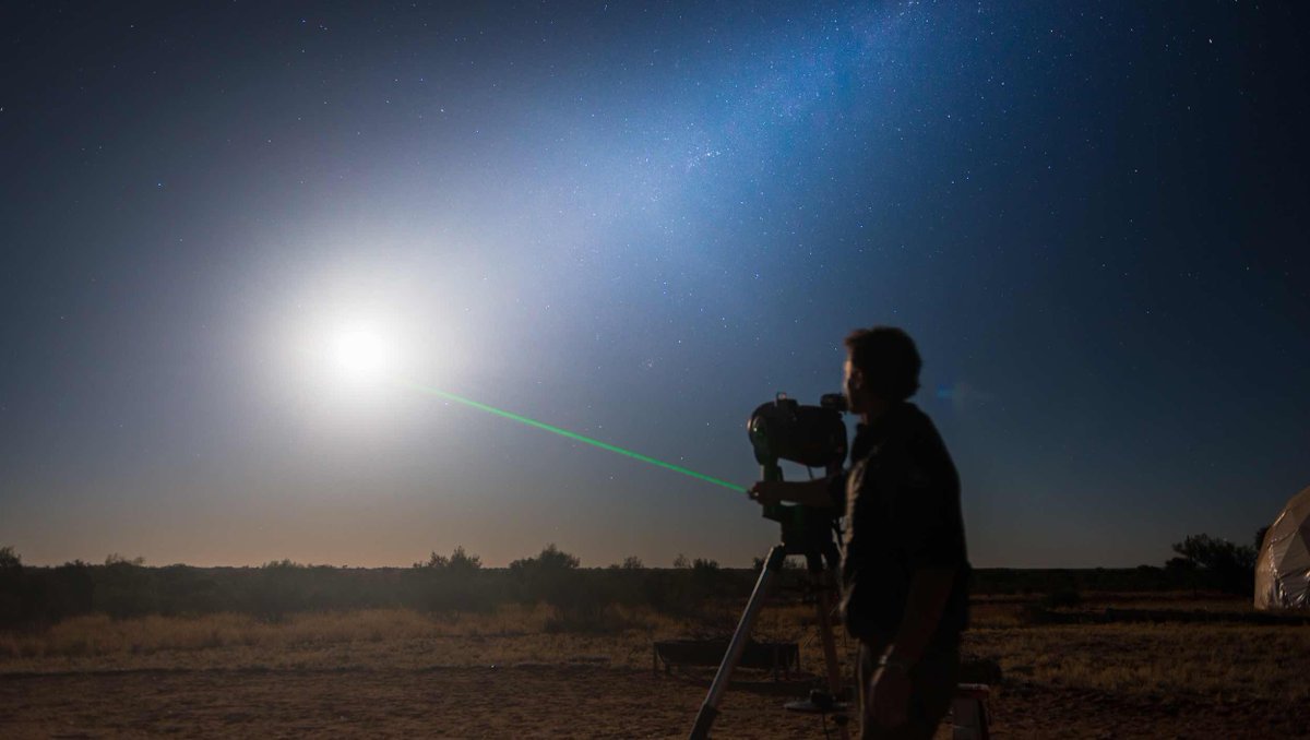_alicesprings_'s tweet photo. Stargazing in the desert

https://t.co/f3vyLOWyQX

#alicespringsdotcom  #alicespings #stargazing https://t.co/meDLWHxc4f