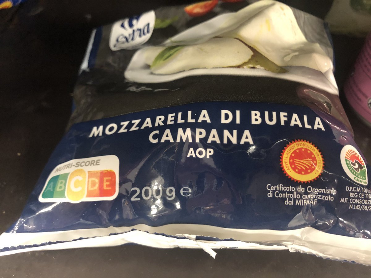 frenchdeano's tweet photo. @CarrefourSAV @CarrefourFrance Mozzarella « numéro 2 » -> nutriscore C https://t.co/U6rBW3079r