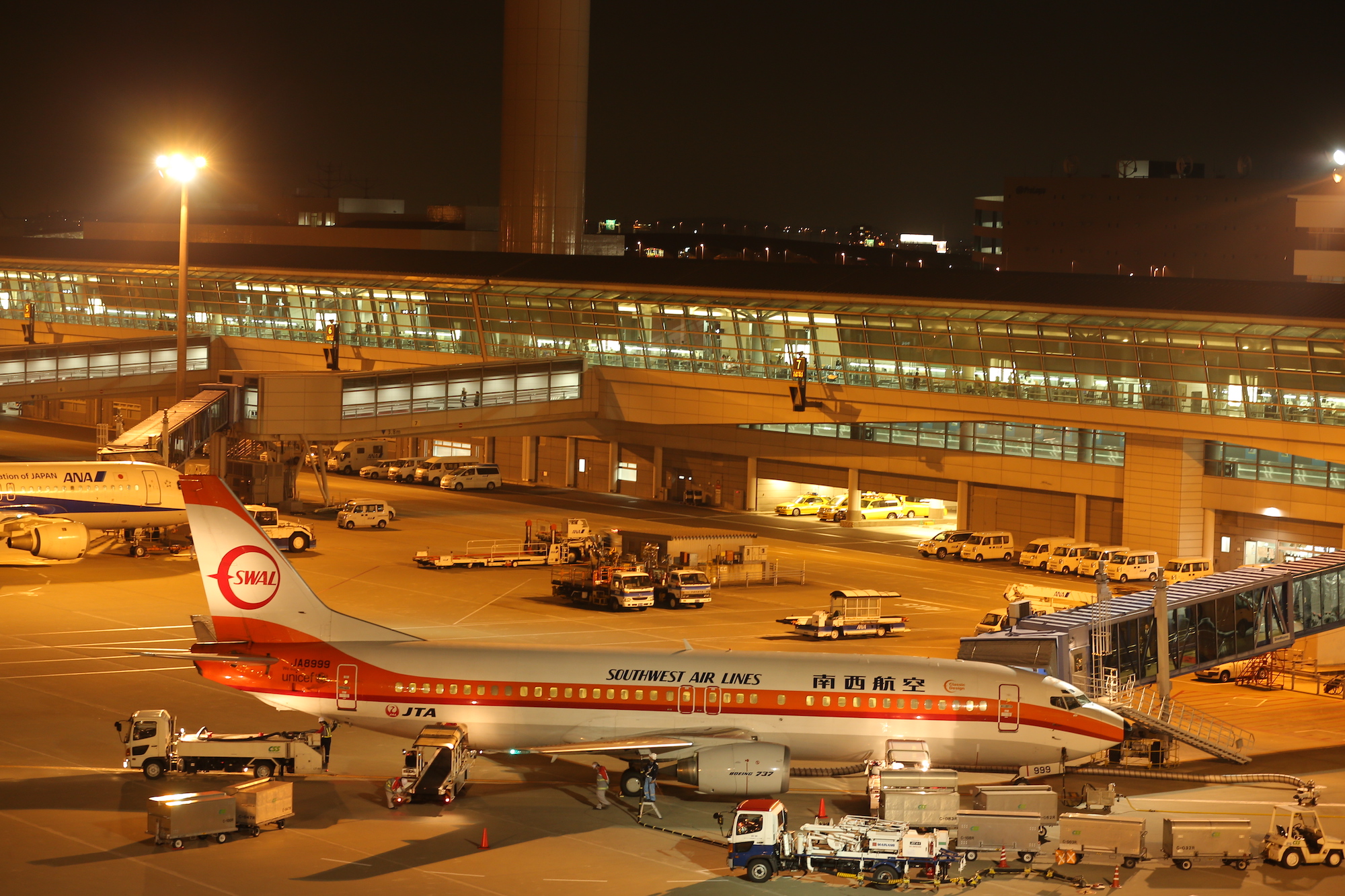 中部国際空港セントレア セントレアクイズ ご回答ありがとうございました 朝のヒコーキ は 日本トランスオーシャン航空 Jta Official Jp が13年 18年に運航していた Swalジェット でした Jtaの前身南西航空の塗装を再現した特別塗装機で