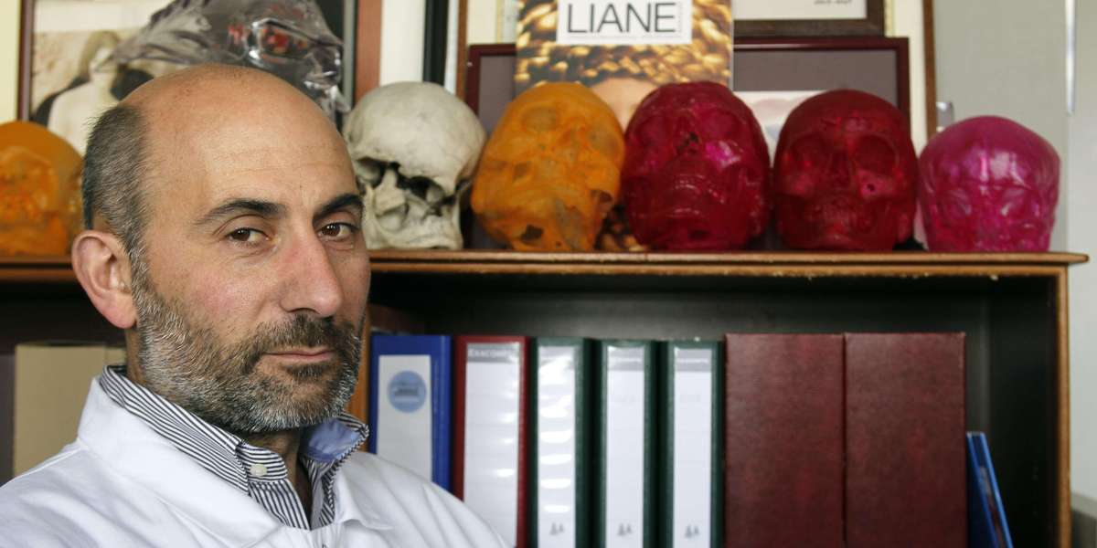 AssoFrChirurgie's tweet photo. Assistez en présentiel ou en ligne à la conférence donnée par LANTIERI LAURENT à 10H15 en amphi 1 à l'occasion des 10 ans de la première greffe complète de visage en France ! Pour suivre la conférence à distance : https://t.co/OgNCe3aBxk
#congresAFC #AFC #chirurgie https://t.co/Fqq90PPs64