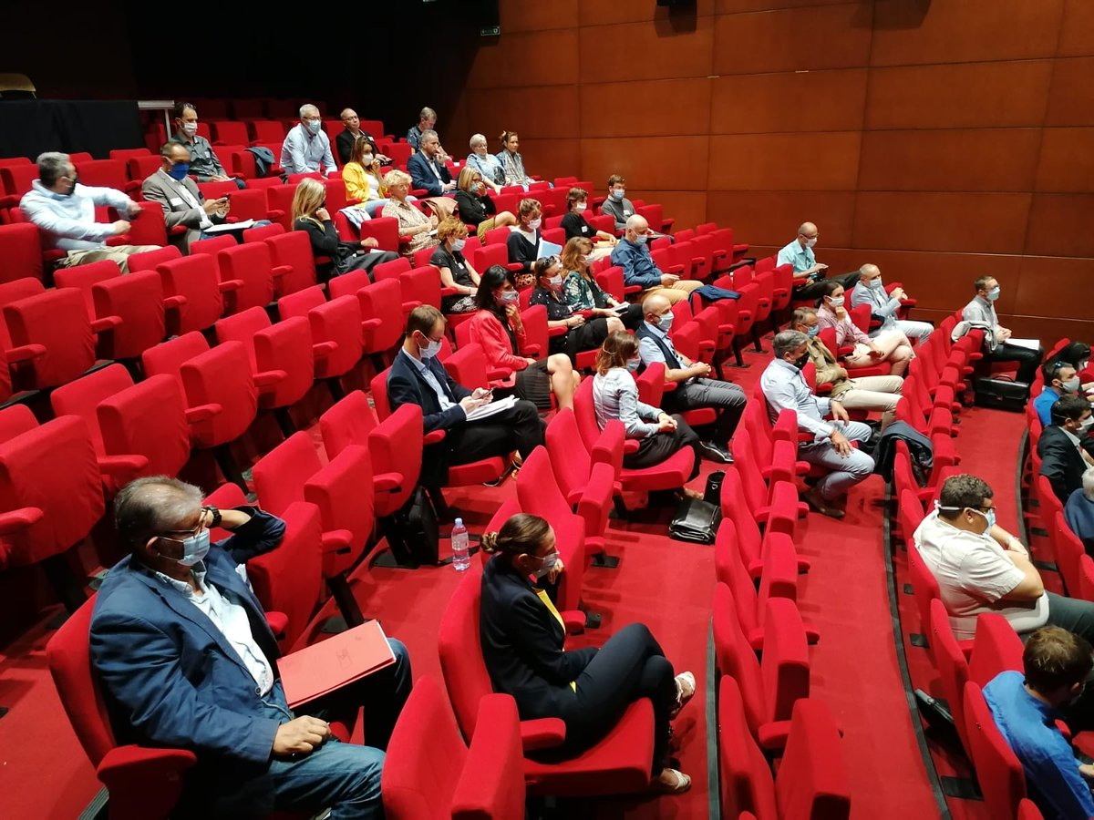 Une 40aine de DG masqués participe à la "journée des DGS" organisée par le <a href="/cnfpt/">CNFPT</a> en partenariat avec le <a href="/sndgct31_82/">SNDGCT31_82</a> et l'<a href="/l_ADGCF/">ADGCF</a> . Premier moment de rencontre depuis le mois de mars. #MoulindeRoques  #cestbondeseretrouver #demainensemble