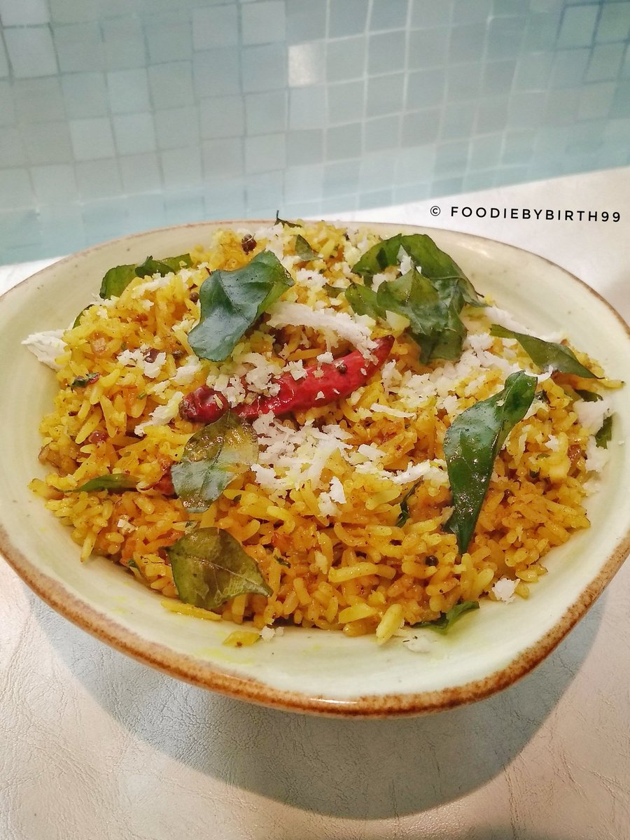 Curry Leaf Rice granish with grated coconut.
#curryleafrice #foodinfluencers #foodiebybirth99 #gharpebaitho #indiancooking #southindianfood #hungrytummy #foodiesofindia #indiantourism #foodmaniacindian #indiankitchen #buzzfeedfoods #desifood #foodindia #lunchideas #indianlunch